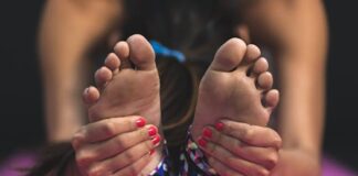 DA LI VAM SE GRČE PRSTI NA STOPALIMA? Evo Na Šta Vas To Upozorava, Može Biti Znak Većih Problema DA LI VAM SE GRČE PRSTI NA STOPALIMA? Evo Na Šta Vas To Upozorava, Može Biti Znak Većih Problema - featured image