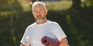 Da li muškarci poslije 55-te postaju neupotrebljivi ženama u krevetu: Evo kada muškarac zaista počinje slabiti Da li muškarci poslije 55-te postaju neupotrebljivi ženama u krevetu: Evo kada muškarac zaista počinje slabiti - featured image