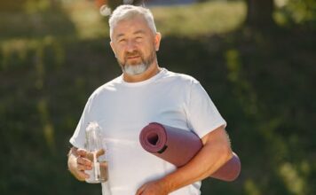 Da li muškarci poslije 55-te postaju neupotrebljivi ženama u krevetu: Evo kada muškarac zaista počinje slabiti Da li muškarci poslije 55-te postaju neupotrebljivi ženama u krevetu: Evo kada muškarac zaista počinje slabiti - featured image