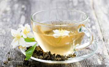 ZAŠTO KINEZI VEKOVIMA ISPIJAJU BAŠ OVAJ ČAJ: Evo od čega sve štiti organizam! ZAŠTO KINEZI VEKOVIMA ISPIJAJU BAŠ OVAJ ČAJ: Evo od čega sve štiti organizam! - featured image