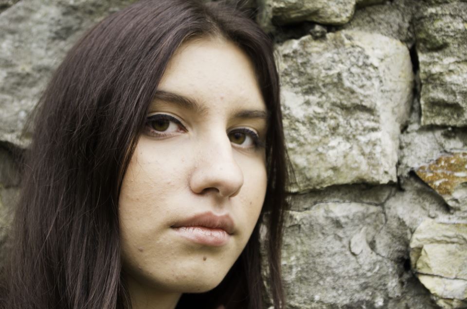 Udala sam se za čoveka starijeg od mog oca da bih svoju porodicu spasila siromaštva: Prve bračne noći spremila sam se na najgore, a onda je usledio šok - featured image Udala sam se za čoveka starijeg od mog oca da bih svoju porodicu spasila siromaštva: Prve bračne noći spremila sam se na najgore, a onda je usledio šok - featured image