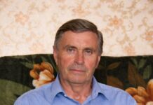 Otac nas je, moje sestre i mene, napustio kad mi je bilo dvanaest godina, otišao je drugoj ženi s djetetom i živio cijeli život s njima 😕🤔. Kad je ostarijo, njegova posvojena kći ga je izbacila, i jednog dana se odjednom pojavio na našem pragu. Otac nas je, moje sestre i mene, napustio kad mi je bilo dvanaest godina, otišao je drugoj ženi s djetetom i živio cijeli život s njima 😕🤔. Kad je ostarijo, njegova posvojena kći ga je izbacila, i jednog dana se odjednom pojavio na našem pragu. - featured image