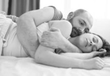 Šta znači ako žena tokom intimnog odnosa samo leži i pasivno se ponaša, prema psihologiji Šta znači ako žena tokom intimnog odnosa samo leži i pasivno se ponaša, prema psihologiji - featured image