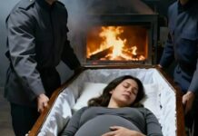 Kroz staklo krematorija primijetio je blagi potres trbuha svoje trudne supruge. Na trenutak je pomislio da je to samo iluzija boli, ali pokret se ponovio – jasno, očito. Ono što se zatim dogodilo šokiralo je sve. Kroz staklo krematorija primijetio je blagi potres trbuha svoje trudne supruge. Na trenutak je pomislio da je to samo iluzija boli, ali pokret se ponovio – jasno, očito. Ono što se zatim dogodilo šokiralo je sve. - featured image