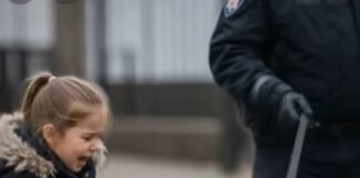 Službeni pas je počeo lajati kada je vidio petogodišnju djevojčicu, a zatim joj je oteo plišanu igračku iz ruku: a onda se desilo nešto neočekivano 😱😱 Službeni pas je počeo lajati kada je vidio petogodišnju djevojčicu, a zatim joj je oteo plišanu igračku iz ruku: a onda se desilo nešto neočekivano 😱😱 - featured image