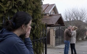 Dok se moj suprug tuširao, slučajno sam ugledala poruku koja je iskočila na njegovu telefonu koja je promijenila sve… Dok se moj suprug tuširao, slučajno sam ugledala poruku koja je iskočila na njegovu telefonu koja je promijenila sve… - featured image