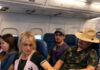 U avionu je mladić stavio svoju prljavu i užasno smrdljivu nogu р na moje sjedalo: Nekoliko puta sam ga zamolio da je ukloni, ali sam na kraju shvatio da nije razumio uljudan način, pa sam ga naučio oštru lekciju 😨😲 U avionu je mladić stavio svoju prljavu i užasno smrdljivu nogu р na moje sjedalo: Nekoliko puta sam ga zamolio da je ukloni, ali sam na kraju shvatio da nije razumio uljudan način, pa sam ga naučio oštru lekciju 😨😲 - featured image