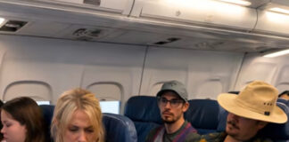 U avionu je mladić stavio svoju prljavu i užasno smrdljivu nogu р na moje sjedalo: Nekoliko puta sam ga zamolio da je ukloni, ali sam na kraju shvatio da nije razumio uljudan način, pa sam ga naučio oštru lekciju 😨😲 U avionu je mladić stavio svoju prljavu i užasno smrdljivu nogu р na moje sjedalo: Nekoliko puta sam ga zamolio da je ukloni, ali sam na kraju shvatio da nije razumio uljudan način, pa sam ga naučio oštru lekciju 😨😲 - featured image