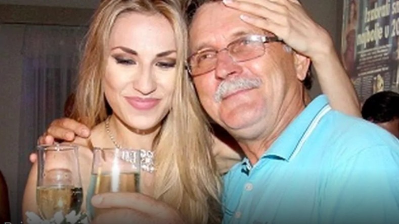 Neopisiva radost u domu Rade Manojlović: Pjevačica potvrdila vijesti, nenadano, štiže prinova! Otac Rade ne može da sakrije sreću - featured image Neopisiva radost u domu Rade Manojlović: Pjevačica potvrdila vijesti, nenadano, štiže prinova! Otac Rade ne može da sakrije sreću - featured image