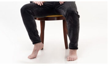 Šta znači ako osoba stalno ‘CUPKA’ nogom, prema psihologiji? Šta znači ako osoba stalno ‘CUPKA’ nogom, prema psihologiji? - featured image