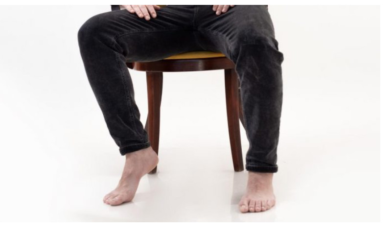 Šta znači ako osoba stalno ‘CUPKA’ nogom, prema psihologiji? - featured image Šta znači ako osoba stalno ‘CUPKA’ nogom, prema psihologiji? - featured image