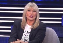 Brzo je prebojela njegovu smrt!! SUZANA JOVANOVIĆ uhvaćena u ZAGRLJAJU našeg popularnog pjevača!!! Brzo je prebojela njegovu smrt!! SUZANA JOVANOVIĆ uhvaćena u ZAGRLJAJU našeg popularnog pjevača!!! - featured image