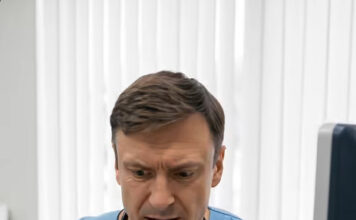 Doktor je radio rutinski ultrazvuk 70-godišnjakinji koja se žalila na jake bolove u stomaku kada je iznenada na ekranu ugledao nešto nevjerovatno: “To nije moguće… ” 😱 😱 😱 Doktor je radio rutinski ultrazvuk 70-godišnjakinji koja se žalila na jake bolove u stomaku kada je iznenada na ekranu ugledao nešto nevjerovatno: “To nije moguće… ” 😱 😱 😱 - featured image