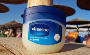 JEFTIN I KORISTAN: 12 stvari za koje je vazelin fantastičan, a nemate pojma o tome! JEFTIN I KORISTAN: 12 stvari za koje je vazelin fantastičan, a nemate pojma o tome! - featured image