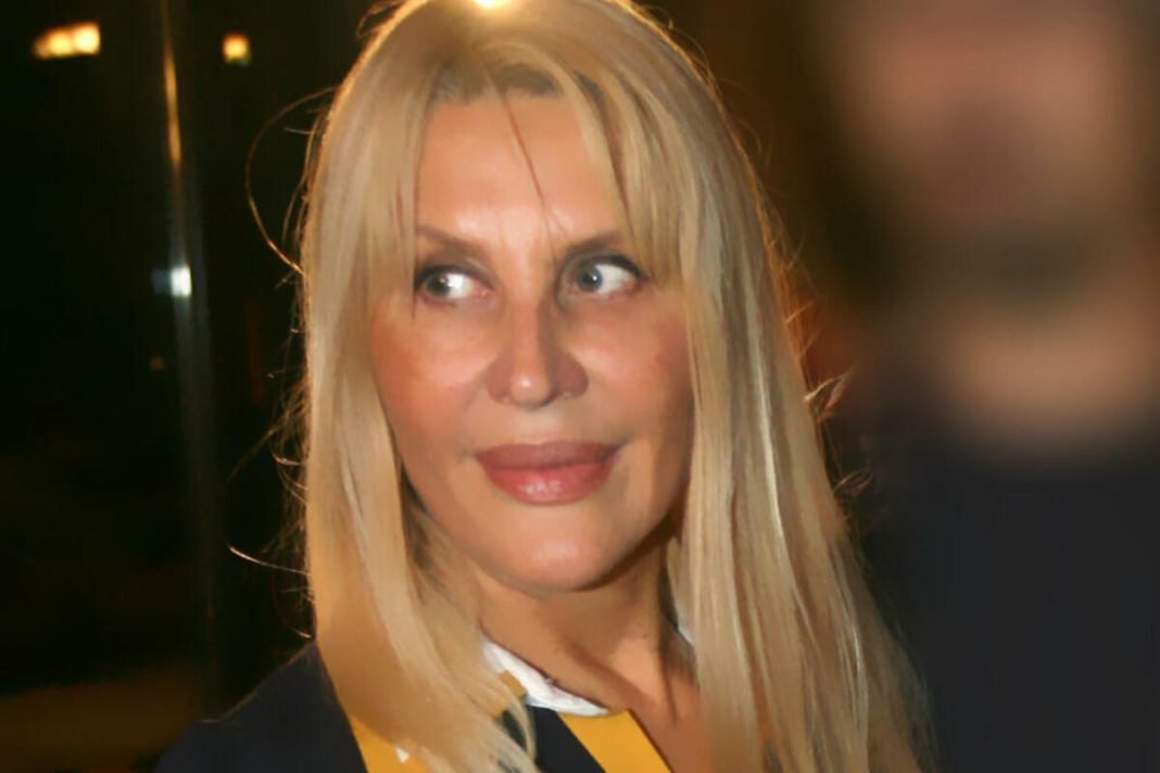 Da li ova garderoba priliči ženi od 78 godina: Verica Rakočević stajlingom sve šokirala (foto) - featured image Da li ova garderoba priliči ženi od 78 godina: Verica Rakočević stajlingom sve šokirala (foto) - featured image