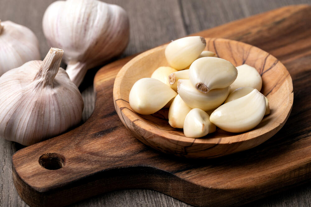 Pripremite Bijeli Luk Baš Ovako I Jedite Po Čen Svakog Dana! Jača Imunitet, I Štiti Od Svih Bolesti - featured image Pripremite Bijeli Luk Baš Ovako I Jedite Po Čen Svakog Dana! Jača Imunitet, I Štiti Od Svih Bolesti - featured image