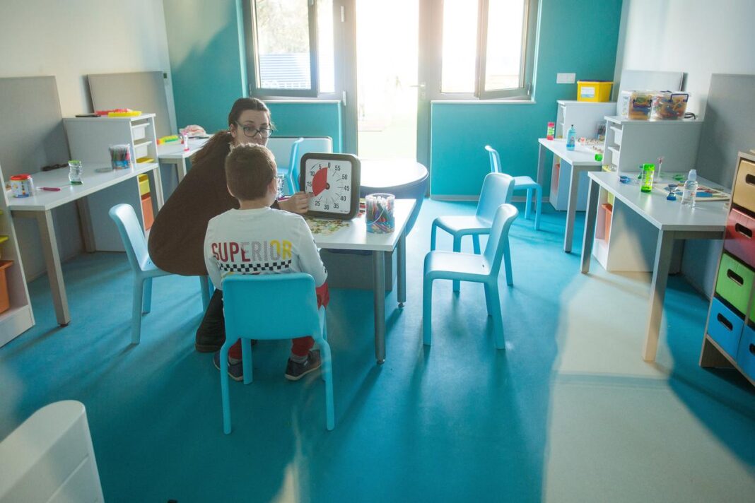 Broj djece s autizmom drastično raste: Stručnjaci objašnjavaju šta se zapravo događa - featured image