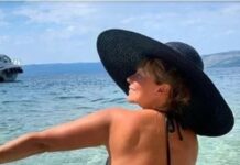MORE I PLAŽA Suzana Jovanović BLISTA u kupaćem kostimu A DRUŠTVO JOJ PRAVI OVAJ POZNATI GLUMAC : Kolegnica je krišom slikala!!!KĆERKA VAN SEBE NAKON ŠTO JE VIDJELA FOTOGRAFIJU… MORE I PLAŽA Suzana Jovanović BLISTA u kupaćem kostimu A DRUŠTVO JOJ PRAVI OVAJ POZNATI GLUMAC : Kolegnica je krišom slikala!!!KĆERKA VAN SEBE NAKON ŠTO JE VIDJELA FOTOGRAFIJU… - featured image