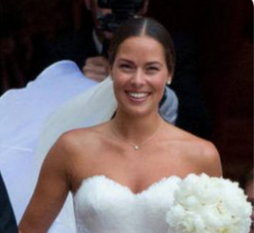 ANA IVANOVIĆ SE UDAJE ,POGELDAJTE KAKAV JE SKANDAL ŠVAJNI NAPRAVIO KAD JE VIDIO KO JE U PITANJU: A i vi ćete ostat u šoku!!! Švani mu nije ni do koljena!!!!Ana je ubola jakpot (FOTO) - featured image ANA IVANOVIĆ SE UDAJE ,POGELDAJTE KAKAV JE SKANDAL ŠVAJNI NAPRAVIO KAD JE VIDIO KO JE U PITANJU: A i vi ćete ostat u šoku!!! Švani mu nije ni do koljena!!!!Ana je ubola jakpot (FOTO) - featured image