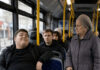 U autobusu bahati mladić ne samo da je odbio ustupiti mjesto starijoj ženi, već je demonstrativno stavio nogu na sjedište — ali ovakvu kaznu sigurno nije očekivao 😨😱 U autobusu bahati mladić ne samo da je odbio ustupiti mjesto starijoj ženi, već je demonstrativno stavio nogu na sjedište — ali ovakvu kaznu sigurno nije očekivao 😨😱 - featured image