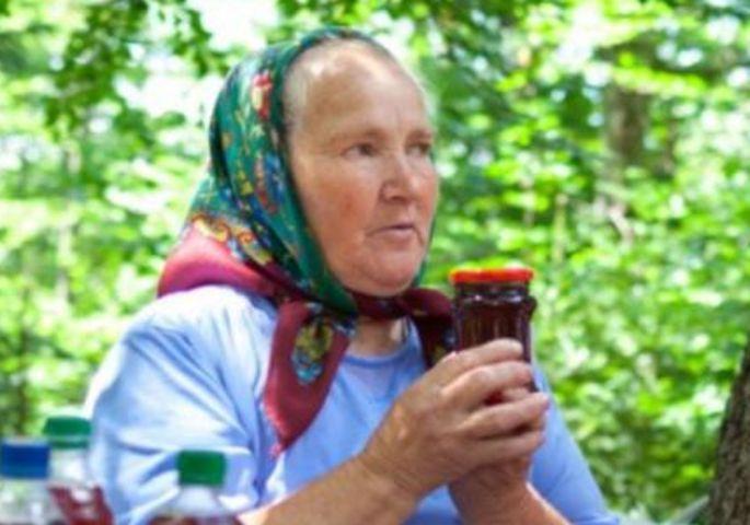 Baka (75) puca od zdravlja: Pijem ovo i imam pritisak i šećer bolji nego omladina! (RECEPT) - featured image Baka (75) puca od zdravlja: Pijem ovo i imam pritisak i šećer bolji nego omladina! (RECEPT) - featured image