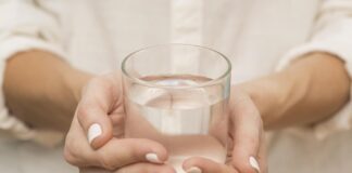 RUSKI KARDIOLOG UPOZORAVA: Previše vode rasteže želudac, ako ne poštujete ovo pravilo, posljedice mogu biti fatalne RUSKI KARDIOLOG UPOZORAVA: Previše vode rasteže želudac, ako ne poštujete ovo pravilo, posljedice mogu biti fatalne - featured image