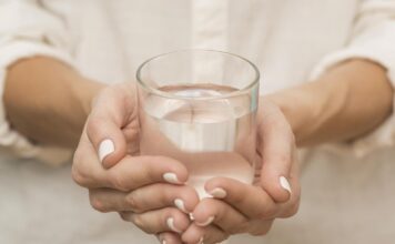 RUSKI KARDIOLOG UPOZORAVA: Previše vode rasteže želudac, ako ne poštujete ovo pravilo, posljedice mogu biti fatalne RUSKI KARDIOLOG UPOZORAVA: Previše vode rasteže želudac, ako ne poštujete ovo pravilo, posljedice mogu biti fatalne - featured image