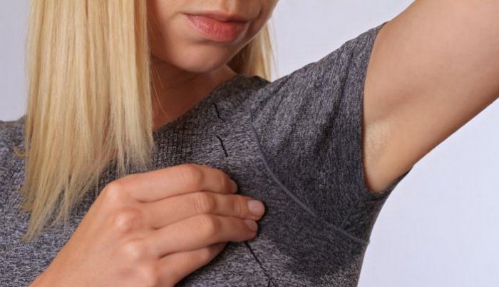 ZNOJITE SE DOK SJEDITE? POJAČANO ZNOJENJE MOŽE UKAZIVATI NA OZBILJAN PROBLEM: Evo šta vam se događa u organizmu - featured image ZNOJITE SE DOK SJEDITE? POJAČANO ZNOJENJE MOŽE UKAZIVATI NA OZBILJAN PROBLEM: Evo šta vam se događa u organizmu - featured image