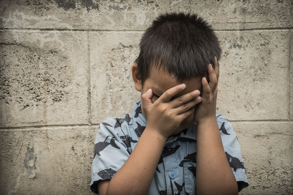 Svaka osoba koja je imala nesrećno djetinjstvo ima ovih 10 karakteristika – Lako je prepoznati ljude s teškom traumom - featured image Svaka osoba koja je imala nesrećno djetinjstvo ima ovih 10 karakteristika – Lako je prepoznati ljude s teškom traumom - featured image