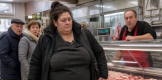Svakog dana jedna starica kupovala je čak 60 kilograma govedine… A kada je policija otkrila zašto joj je potrebno toliko mesa, svi su ostali bez reči… Svakog dana jedna starica kupovala je čak 60 kilograma govedine… A kada je policija otkrila zašto joj je potrebno toliko mesa, svi su ostali bez reči… - featured image