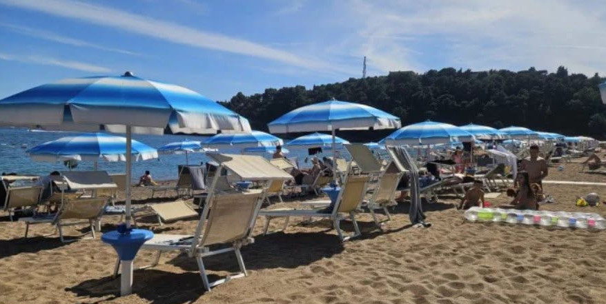 Pakao na crnogorskom primorju: Turisti besni pakuju kofere i prekidaju odmor, u špicu sezone se ovo dešava… - featured image Pakao na crnogorskom primorju: Turisti besni pakuju kofere i prekidaju odmor, u špicu sezone se ovo dešava… - featured image