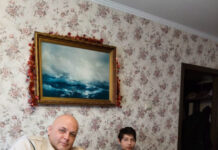 Moj otac pozvao je tri žene na svoj 70. rođendan i rekao: „Svima vama lagao sam 25 godina.” Moja majka je problijedjela, a ja sam očekivao najgore… sve dok nije stavio staru medicinsku mapu na stol… Moj otac pozvao je tri žene na svoj 70. rođendan i rekao: „Svima vama lagao sam 25 godina.” Moja majka je problijedjela, a ja sam očekivao najgore… sve dok nije stavio staru medicinsku mapu na stol… - featured image