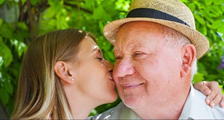 NESTAŠNI DEDA (75) IZ KOCELJEVE U ŠUPI SA SVASTIKOM (66), POSLE NJE PALA I SNAJKA (33)! Nacija zanemela od ŠOKA! - featured image NESTAŠNI DEDA (75) IZ KOCELJEVE U ŠUPI SA SVASTIKOM (66), POSLE NJE PALA I SNAJKA (33)! Nacija zanemela od ŠOKA! - featured image