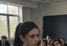 Dvanaest godina nakon što su moj otac i majčina najbolja prijateljica organizirali nesreću, naplatili naše životno osiguranje i izgradili bogatstvo na našoj smrti, vratila sam se pod drugim imenom u školu njihova sina — ali moja osveta nije počela prijetnjom, nego starim policijskim spisom, lažnim potpisom i čovjekom koji je godinama šutio Dvanaest godina nakon što su moj otac i majčina najbolja prijateljica organizirali nesreću, naplatili naše životno osiguranje i izgradili bogatstvo na našoj smrti, vratila sam se pod drugim imenom u školu njihova sina — ali moja osveta nije počela prijetnjom, nego starim policijskim spisom, lažnim potpisom i čovjekom koji je godinama šutio - featured image