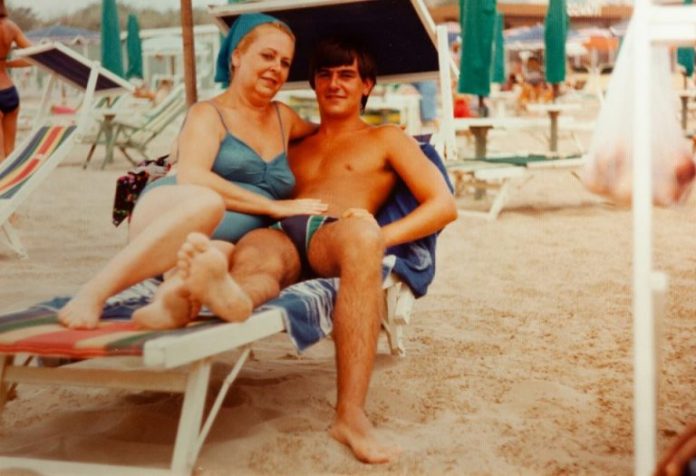 Navodno iznenađenje na plaži u Sutomoru pretvorilo se u trenutak sumnje i neprijatnosti - featured image Navodno iznenađenje na plaži u Sutomoru pretvorilo se u trenutak sumnje i neprijatnosti - featured image