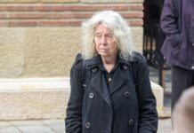 KomΕ‘ije Eve Ras digle uzbunu: βZabrinuti smo za nju, niko nije oΔekivao da Δe ovako izgledati njen ΕΎivotβ Prosi na ulici, ne brine o sebi viΕ‘e, uuΕΎas KomΕ‘ije Eve Ras digle uzbunu: βZabrinuti smo za nju, niko nije oΔekivao da Δe ovako izgledati njen ΕΎivotβ Prosi na ulici, ne brine o sebi viΕ‘e, uuΕΎas - featured image