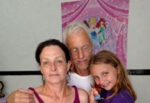 „Svake noći, moj deda me je krišom vodio u svoju sobu… Ali kada je moja majka otkrila zašto je to radio, nije mogla da izdrži i briznula je u plač.“ „Svake noći, moj deda me je krišom vodio u svoju sobu… Ali kada je moja majka otkrila zašto je to radio, nije mogla da izdrži i briznula je u plač.“ - featured image