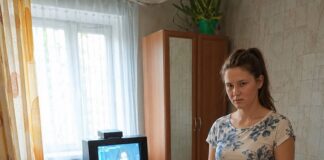 Buduća svekrva došla je u moj stan, ugasila televizor i objavila da je dnevna soba odsad njezina — moj zaručnik je šutio, a ja sam joj jednom rečenicom otkrila da sam već znala njihov pravi plan Buduća svekrva došla je u moj stan, ugasila televizor i objavila da je dnevna soba odsad njezina — moj zaručnik je šutio, a ja sam joj jednom rečenicom otkrila da sam već znala njihov pravi plan - featured image