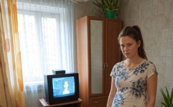 Buduća svekrva došla je u moj stan, ugasila televizor i objavila da je dnevna soba odsad njezina — moj zaručnik je šutio, a ja sam joj jednom rečenicom otkrila da sam već znala njihov pravi plan Buduća svekrva došla je u moj stan, ugasila televizor i objavila da je dnevna soba odsad njezina — moj zaručnik je šutio, a ja sam joj jednom rečenicom otkrila da sam već znala njihov pravi plan - featured image