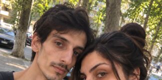 Godinama su se ljudi rugali mom nosu, a nakon operacije moj je muž uklonio sva ogledala iz naše kuće — ali kada je netko pokucao na vrata, otkrila sam tko je zapravo svih tih godina učinio da se toliko sramim svog izgleda… Godinama su se ljudi rugali mom nosu, a nakon operacije moj je muž uklonio sva ogledala iz naše kuće — ali kada je netko pokucao na vrata, otkrila sam tko je zapravo svih tih godina učinio da se toliko sramim svog izgleda… - featured image