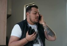 PROCURILA SLIKA NA KOJOJ JE SLOBA VASIĆ OBUČEN KAO MONAH: Fotografija sa Ostroga začudila NACIJU, skrenuo totalno… (FOTO) PROCURILA SLIKA NA KOJOJ JE SLOBA VASIĆ OBUČEN KAO MONAH: Fotografija sa Ostroga začudila NACIJU, skrenuo totalno… (FOTO) - featured image