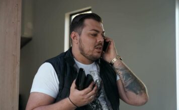 PROCURILA SLIKA NA KOJOJ JE SLOBA VASIĆ OBUČEN KAO MONAH: Fotografija sa Ostroga začudila NACIJU, skrenuo totalno… (FOTO) PROCURILA SLIKA NA KOJOJ JE SLOBA VASIĆ OBUČEN KAO MONAH: Fotografija sa Ostroga začudila NACIJU, skrenuo totalno… (FOTO) - featured image