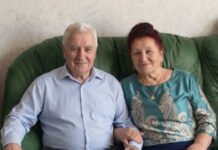 Moj otac je celog života uzimao celu platu moje majke. Jednog dana smo konačno saznali na šta je potrošio sav taj novac. Moj otac je celog života uzimao celu platu moje majke. Jednog dana smo konačno saznali na šta je potrošio sav taj novac. - featured image