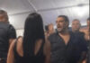 ŽENA DARKA LAZIĆA UŠLA POD ŠATOR PA MU NAPRAVILA HAOS: Ceo ŠABAČKI VAŠAR je gledao U NJU (video) Sramota… ŽENA DARKA LAZIĆA UŠLA POD ŠATOR PA MU NAPRAVILA HAOS: Ceo ŠABAČKI VAŠAR je gledao U NJU (video) Sramota… - featured image