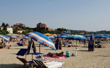 DA LI JE MOGUĆE?!DA LI OVO RADE OD 7 UJUTRU… Skandal na hrvatskoj plaži, LJUDI ZGROŽENI PRIZOROM DA LI JE MOGUĆE?!DA LI OVO RADE OD 7 UJUTRU… Skandal na hrvatskoj plaži, LJUDI ZGROŽENI PRIZOROM - featured image