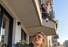 Tri puta sam zamolila susjeda da prestane bacati vrećice čaja na moj balkon, ali nije se još dugo smijao Tri puta sam zamolila susjeda da prestane bacati vrećice čaja na moj balkon, ali nije se još dugo smijao - featured image