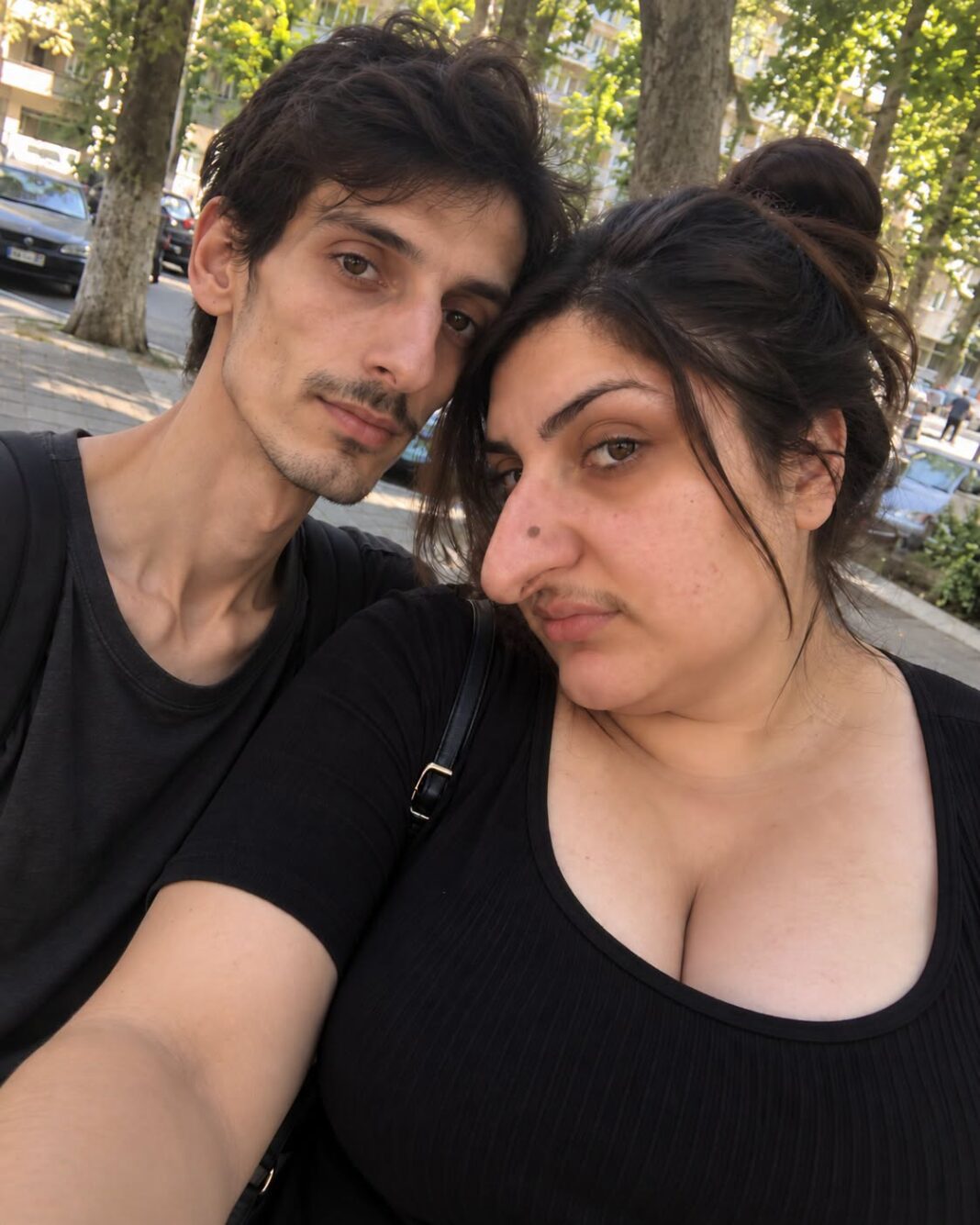Godinama su se ljudi rugali mom nosu, a nakon operacije moj je muž uklonio sva ogledala iz naše kuće — ali kada je netko pokucao na vrata, otkrila sam tko je zapravo svih tih godina učinio da se toliko sramim svog izgleda… - featured image