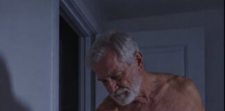 Sa 22 godine, Sofia se udala za muškarca koji je bio gotovo četrdeset godina stariji od nje. Svake večeri prije spavanja uzimala je snažnu tabletu za spavanje, sve dok joj jednog dana skrivena kamera nije pokazala šta se zaista dešavalo u spavaćoj sobi dok je ona spavala. 😨 Sa 22 godine, Sofia se udala za muškarca koji je bio gotovo četrdeset godina stariji od nje. Svake večeri prije spavanja uzimala je snažnu tabletu za spavanje, sve dok joj jednog dana skrivena kamera nije pokazala šta se zaista dešavalo u spavaćoj sobi dok je ona spavala. 😨 - featured image