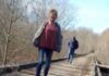 Dve devojčice šetale šumom, spazile čudnog čoveka koji ih prati, uzele da snimaju, a od tada im se gubi trag: Posle 5 godina, penzionerka dolazi do šok saznanja Dve devojčice šetale šumom, spazile čudnog čoveka koji ih prati, uzele da snimaju, a od tada im se gubi trag: Posle 5 godina, penzionerka dolazi do šok saznanja - featured image