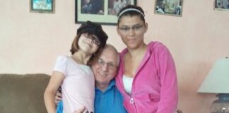 Vratila sam se kući dva sata ranije i zatekla svoje dvije kćeri zaključane u kupaonici s njihovim očuhom. A onda sam čula kako moja najmlađa kaže: „Mike, požuri prije nego što se mama vrati…“ Vratila sam se kući dva sata ranije i zatekla svoje dvije kćeri zaključane u kupaonici s njihovim očuhom. A onda sam čula kako moja najmlađa kaže: „Mike, požuri prije nego što se mama vrati…“ - featured image